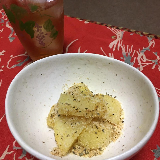 粉チーズとかつお粉フリフリのポテトサラダ