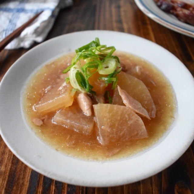 今が旬＊ジューシーで甘い大根を煮物に【大根とツナの煮物】