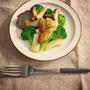 冬場は蒸し野菜が美味しい♪ボリューム感のあるブロッコリーときのこソースとスパイシーナッツのホットサラダ
