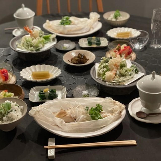 山菜の天ぷらとせりご飯と鯛の紙包蒸しの夜ごはん
