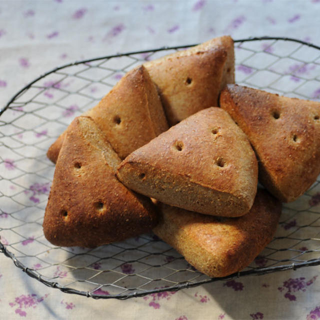 低糖質パン　（自家製酵母のふすまパン）