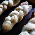 ◇ココナッツ味の三つ編みパン（天然酵母パン）◇