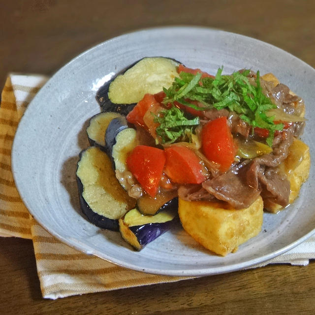 揚げ豆腐と茄子のトマトすき焼きかけ