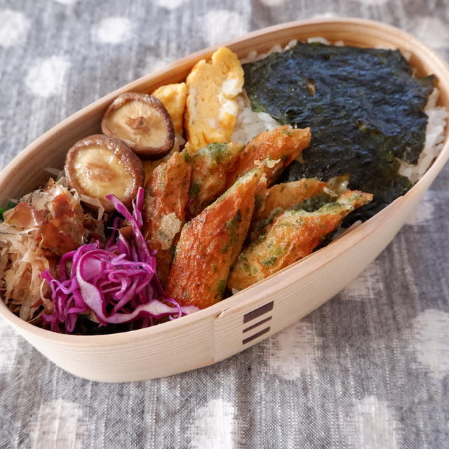 ちくわ磯辺揚げと椎茸チーズ焼きの曲げわっぱ弁当