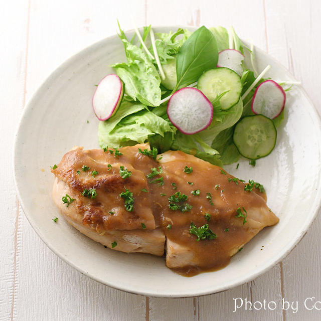 しっとりジューシー　鶏むね肉のりんごバターソース