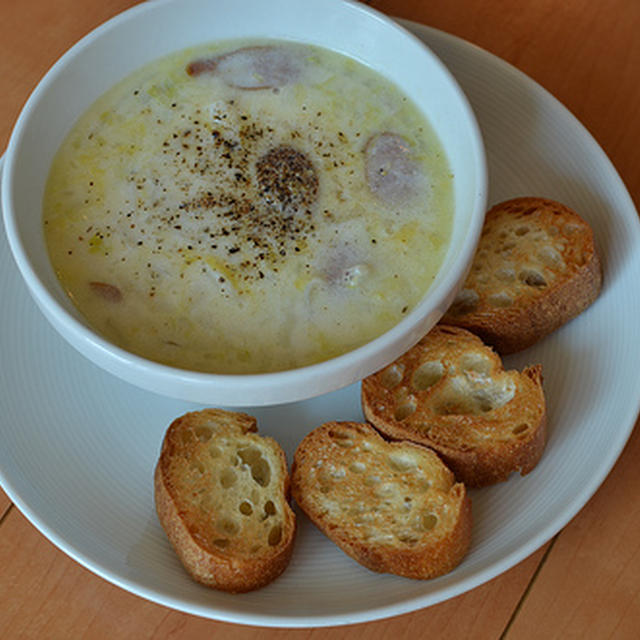 [料理]白菜とソーセージのミルクスープ