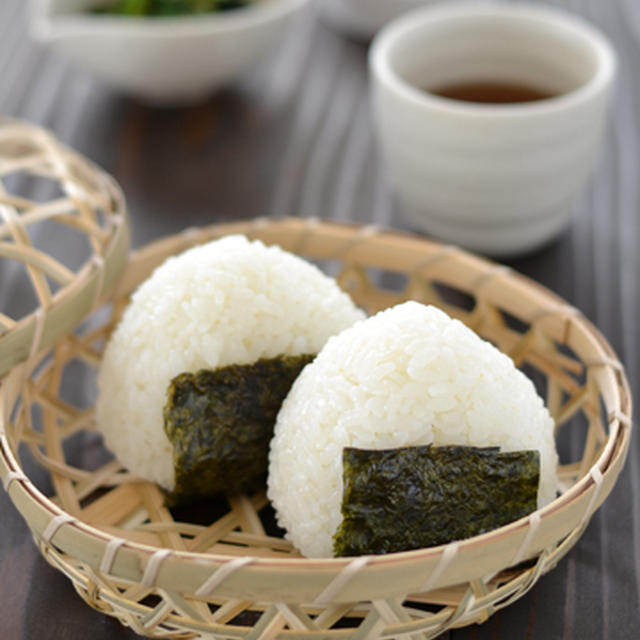 動画ーつやつや塩おむすび。かつおだしとだし巻き卵。と、昨日の晩ご飯。
