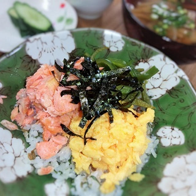 鮭の三食丼