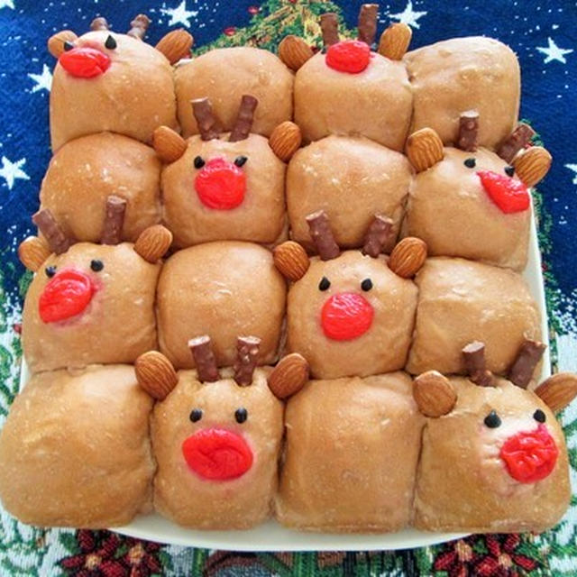 クリスマスの手作りパン（その2）☆トナカイのちぎりパン