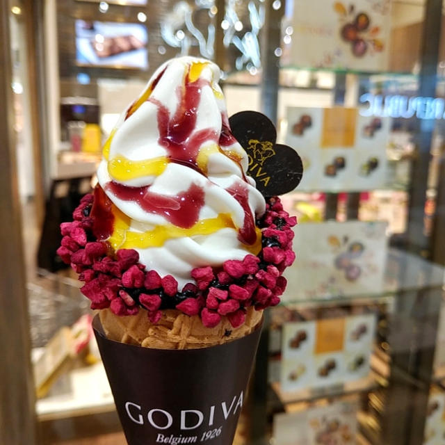 ゴディバ☆数量限定ソフトクリーム！カーニバル～ホワイトチョコレート マンゴーラズベリー～