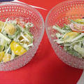 水菜ときゅうりのサラダとチューリップの蕾