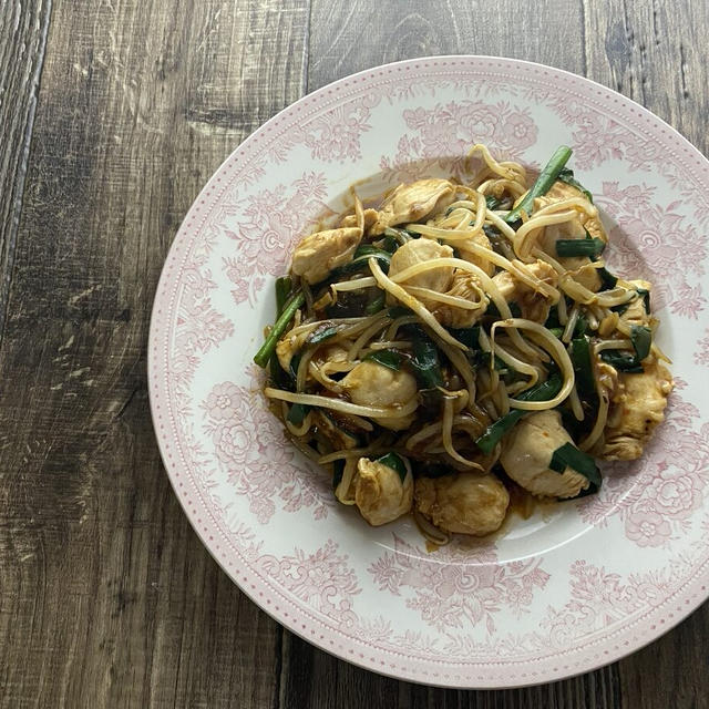 鶏むね肉とニラもやしの中華炒め