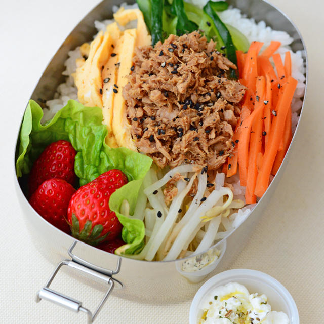 ５月１６日　月曜日　五色ツナそぼろ丼