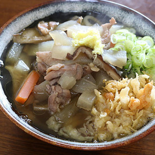 冬らしく親鶏たっぷり「しっぽくうどん」