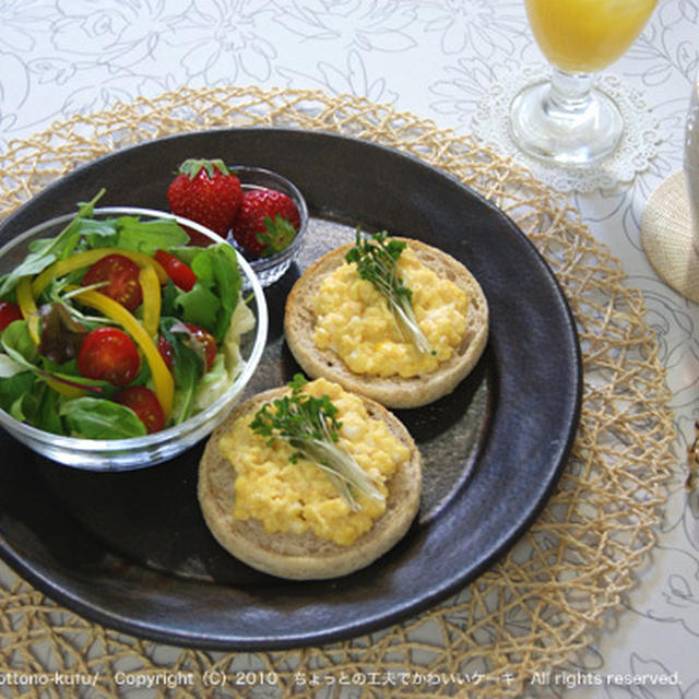 明太子スクランブルエッグの朝食と、二黄卵