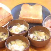 朝からアップルパイを焼いたら子どもが大喜びでした(*^^*)