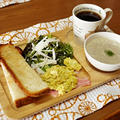 HBトーストとチーズスクランブルエッグで朝ごはん　と　きのこ！？(￣□￣;)!!