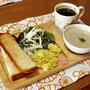 HBトーストとチーズスクランブルエッグで朝ごはん　と　きのこ！？(￣□￣;)!!