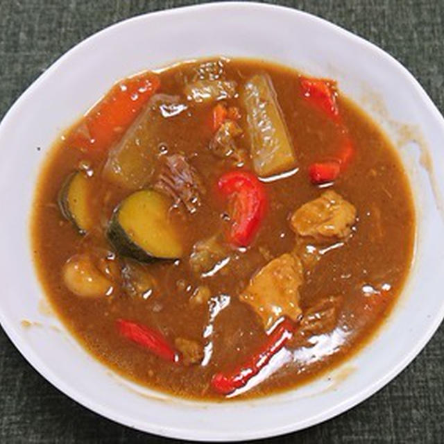 牛すじ肉と野菜のカレー