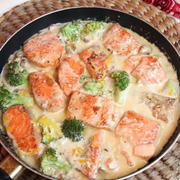 フライパンひとつで！サーモンのチーズクリーム煮