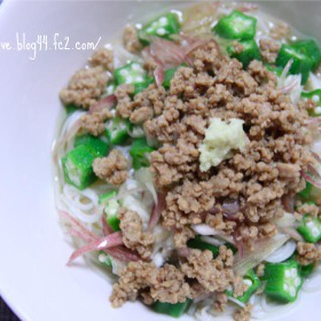 肉味噌と薬味のそうめん