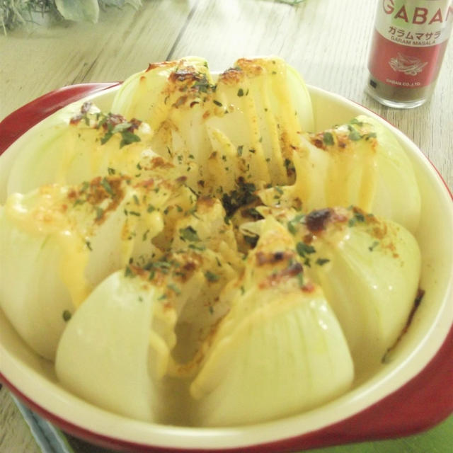 【レンジで♪】丸ごと新玉ねぎのカレーマヨ焼き