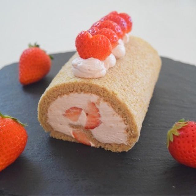 ほわっとフルーティ♪ラズベリーと苺のロールケーキ♡