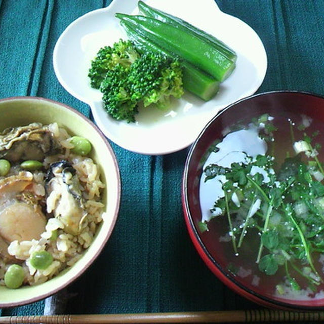 カキとホタテの炊き込みご飯をつぶの煮汁で炊きました