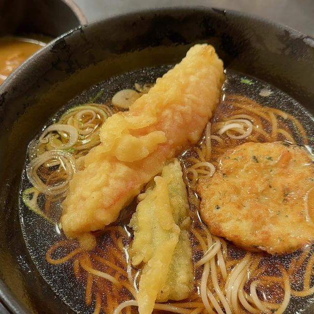 立ち蕎麦行脚「ゆで太郎平河町店のかにかま天そば」