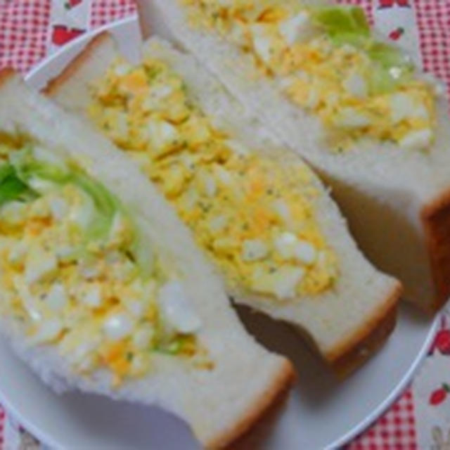 5月になりましたね。春キャベツとたまごのつめこみサンド♪