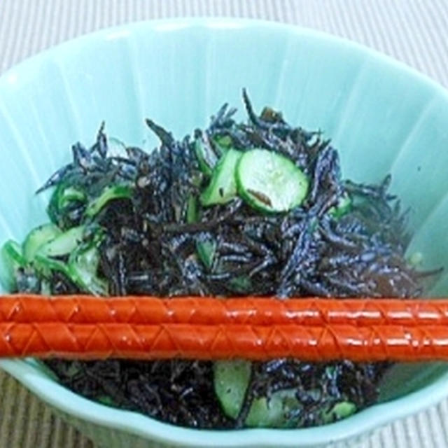 芽ひじきと胡瓜の和え物　サラダ感覚(#^.^#)ｖ