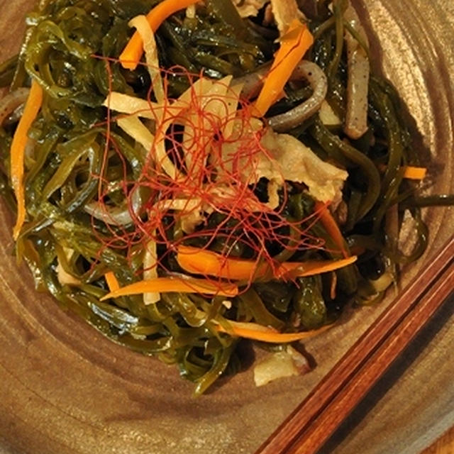 切り昆布と生姜の煮物