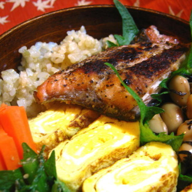 塩麹鮭のブラックペッパー焼弁当