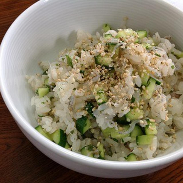 夏の定番「梅・キュウリ・ジャコのあっさり混ぜご飯」