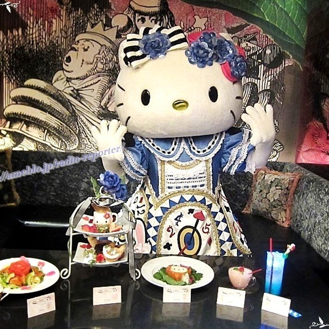 キティとアリスのコラボメニュー♪アリスレストランに不思議の国のハローキティ