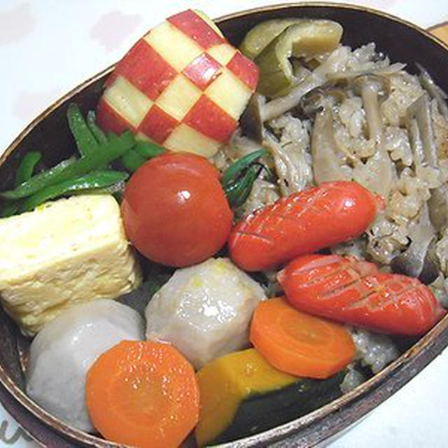 茸の炊き込みご飯弁当。