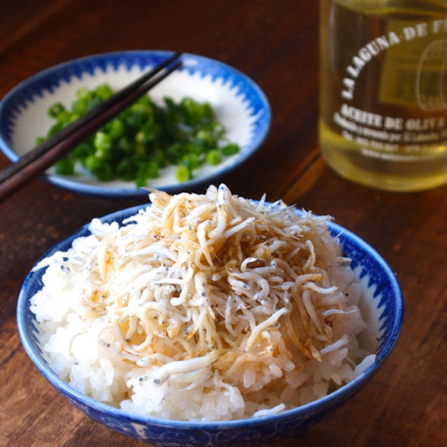  瞳を閉じればそこにはイクラ丼！「しらす油めし」