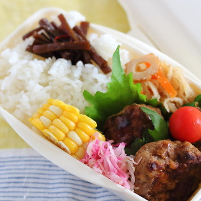ミニハンバーグの高校生弁当｜ピーマンとじゃこのおかか醤油和えレシピ付き