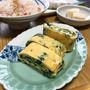 シンプルに「ほうれん草とチーズのたまごやき」。