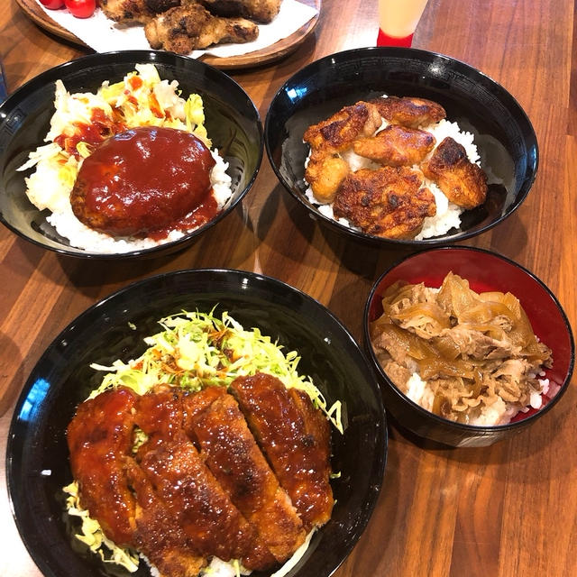 ランチは残り物の寄せ集め丼で〜す！！