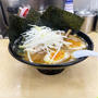 全部のせ醤油ラーメンの太麺を味こいめで啜る