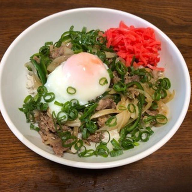 昼ごはんに「牛スタミナ丼」