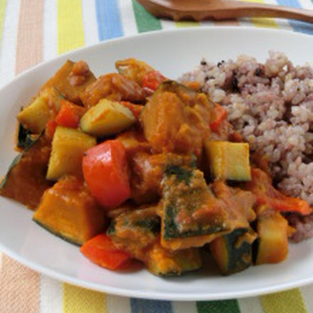 暑い時こそカレー！３種のスパイスで作る本格カレー♪～夏野菜カレー～
