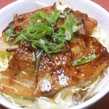 サッと焼いてボリュームたっぷり〜かんたんごはん！焼肉のたれで豚丼。