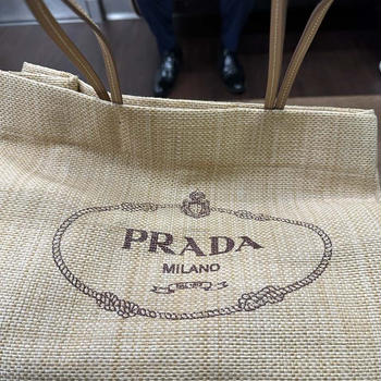 PRADAのノベルティバッグ