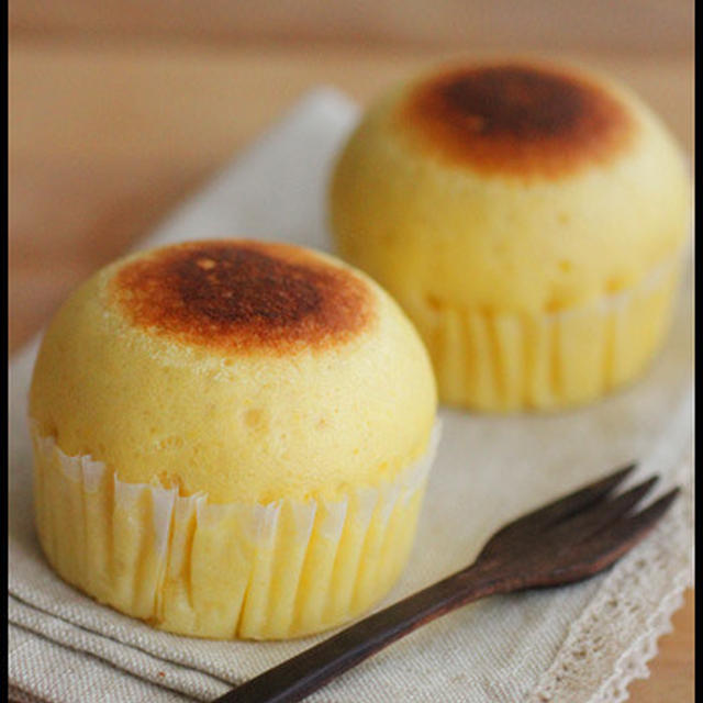 ホットケーキミックスで簡単！こんがり焼き色つきチーズ蒸しパン