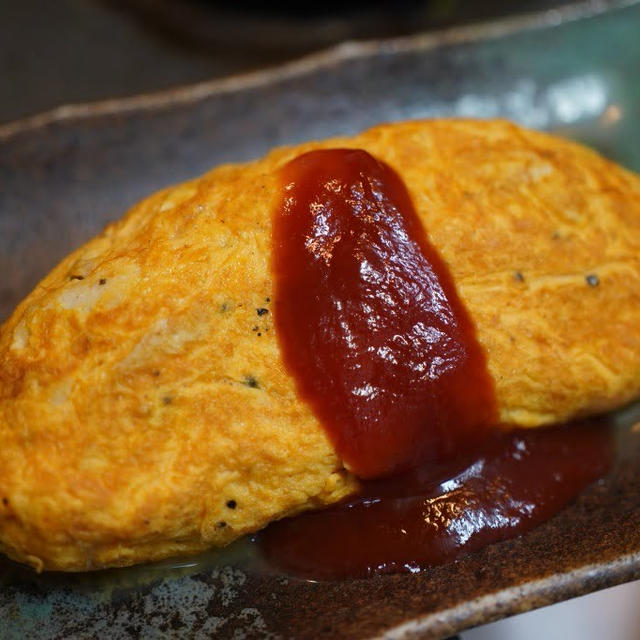 ほぐしたサラダチキンで作る親子オムレツ