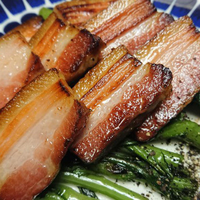 野郎飯流・厚切りベーコンと菜の花を焼いただけ。