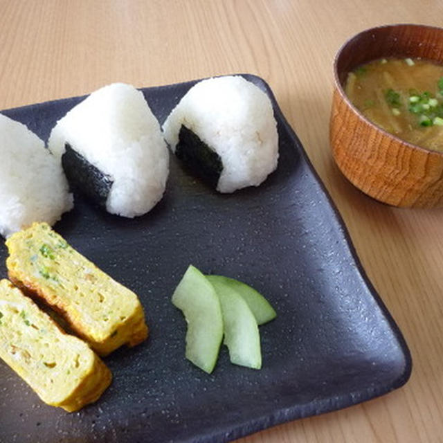 おにぎり定食とクッキー工場