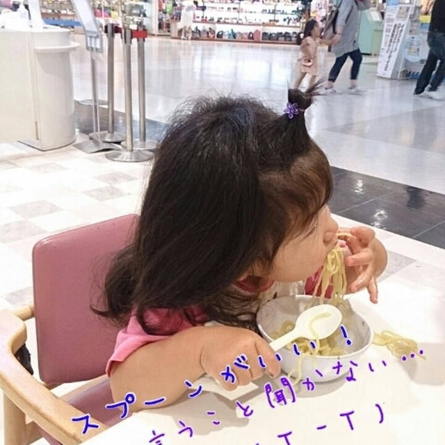 フードコートにて